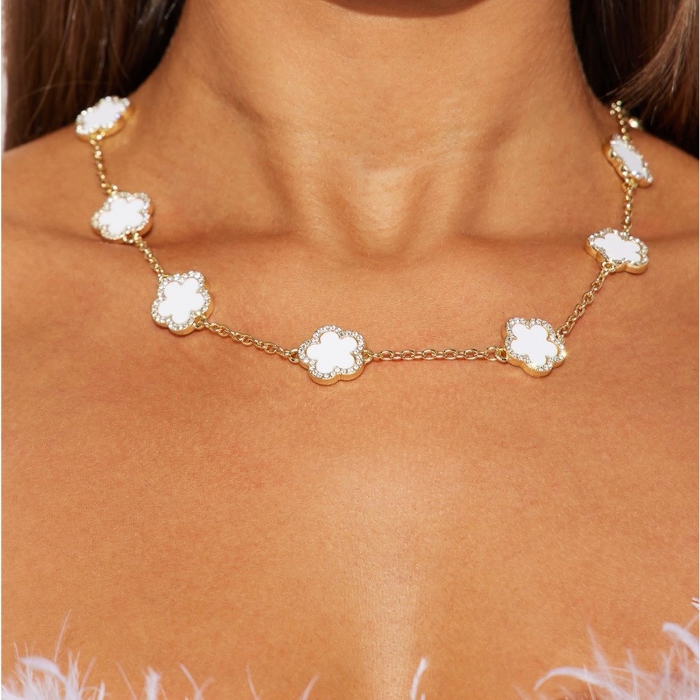 Elegant Gold and White Flower Necklace